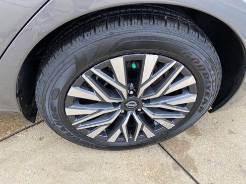 Used 2024 Nissan Altima 2.5 SV image 29