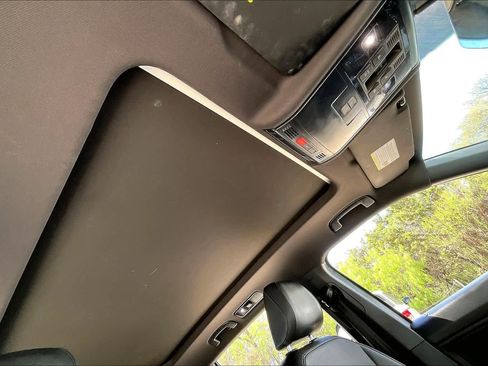 Used 2019 Volkswagen Tiguan SEL R-Line image 14