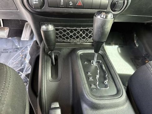 Used 2017 Jeep Wrangler Unlimited Sport AWD/4WD image 38