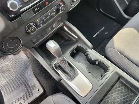 Used 2024 Nissan Frontier SV image 19