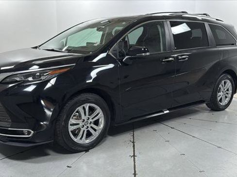 Certified 2024 Toyota Sienna Platinum AWD/4WD image 1