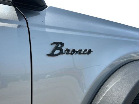 Used 2023 Ford Bronco Outer Banks w/ Sasquatch Package AWD/4WD image 33