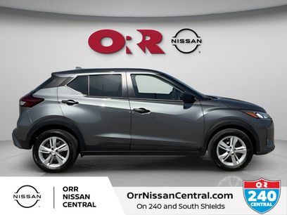 New 2025 Nissan Kicks Play S