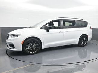 New 2026 Chrysler Pacifica Limited w/ S Appearance Package video 2