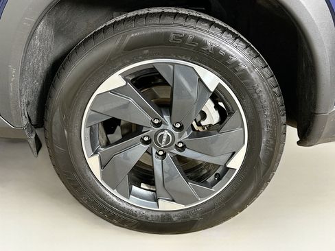 Used 2025 Nissan Rogue SV image 11