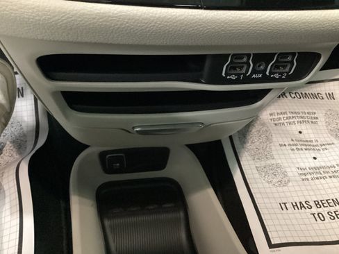 Used 2024 Chrysler Pacifica Touring-L FWD image 31