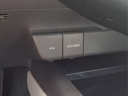 Used 2023 Toyota Camry SE w/ Convenience Package FWD image 9