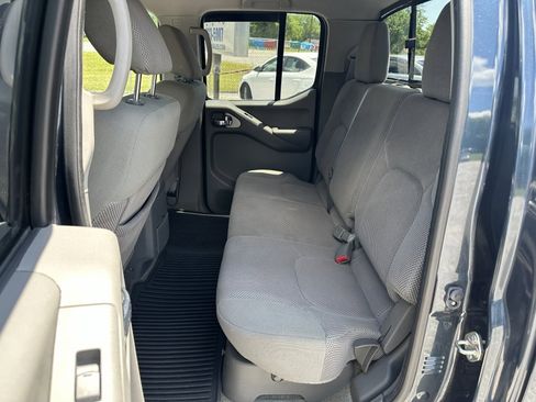 Used 2017 Nissan Frontier SV w/ SV Value Truck Package AWD/4WD image 16