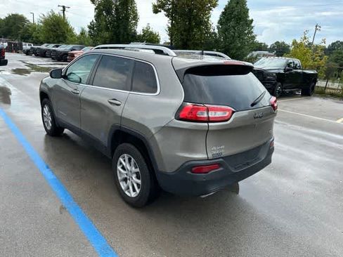 Used 2017 Jeep Cherokee Latitude w/ Comfort/Convenience Group AWD/4WD image 14