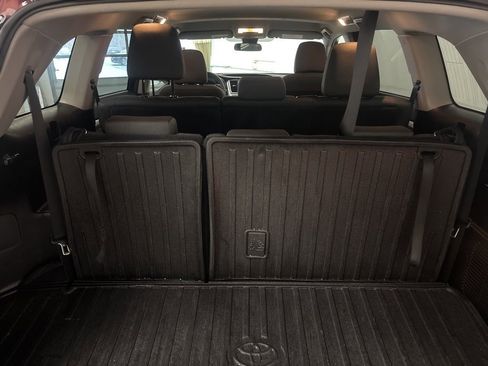 Used 2017 Toyota Highlander LE image 14