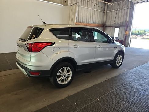Used 2019 Ford Escape SE FWD image 4