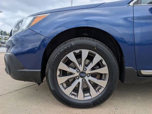 Used 2017 Subaru Outback 3.6R Touring AWD/4WD image 12