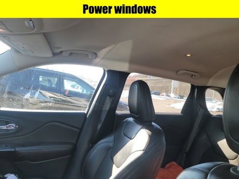 Used 2019 Jeep Cherokee Latitude Plus image 10