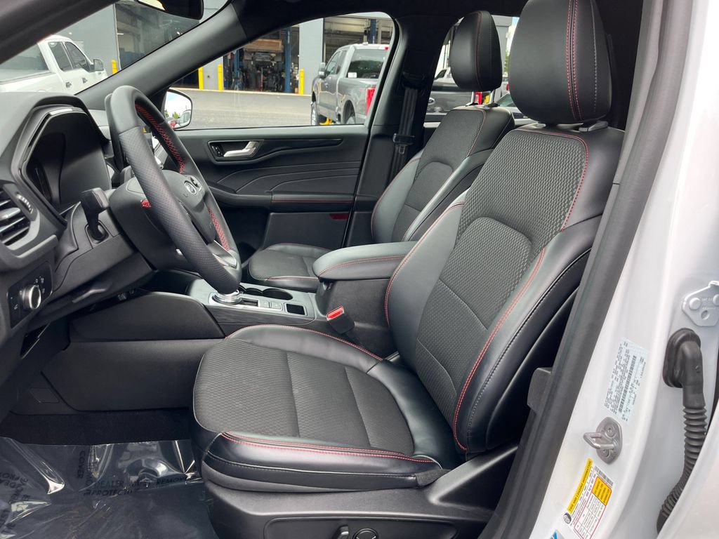Certified 2023 Ford Escape ST-Line w/ Tech Pack #1 AWD/4WD image 9