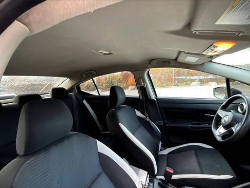 Used 2021 Nissan Versa SV image 20