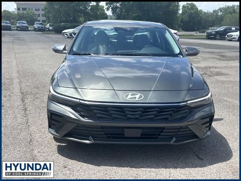 New 2026 Hyundai Elantra Limited FWD image 2