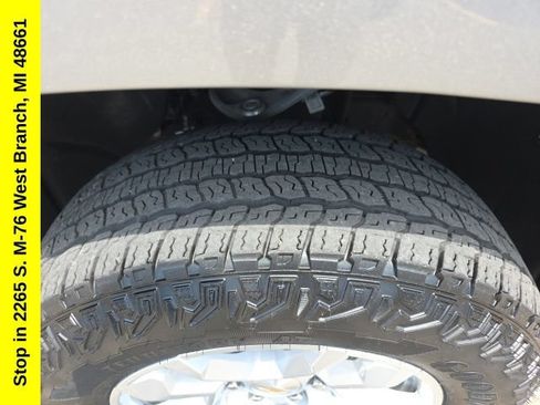 Used 2023 Chevrolet Silverado 1500 LT AWD/4WD image 7