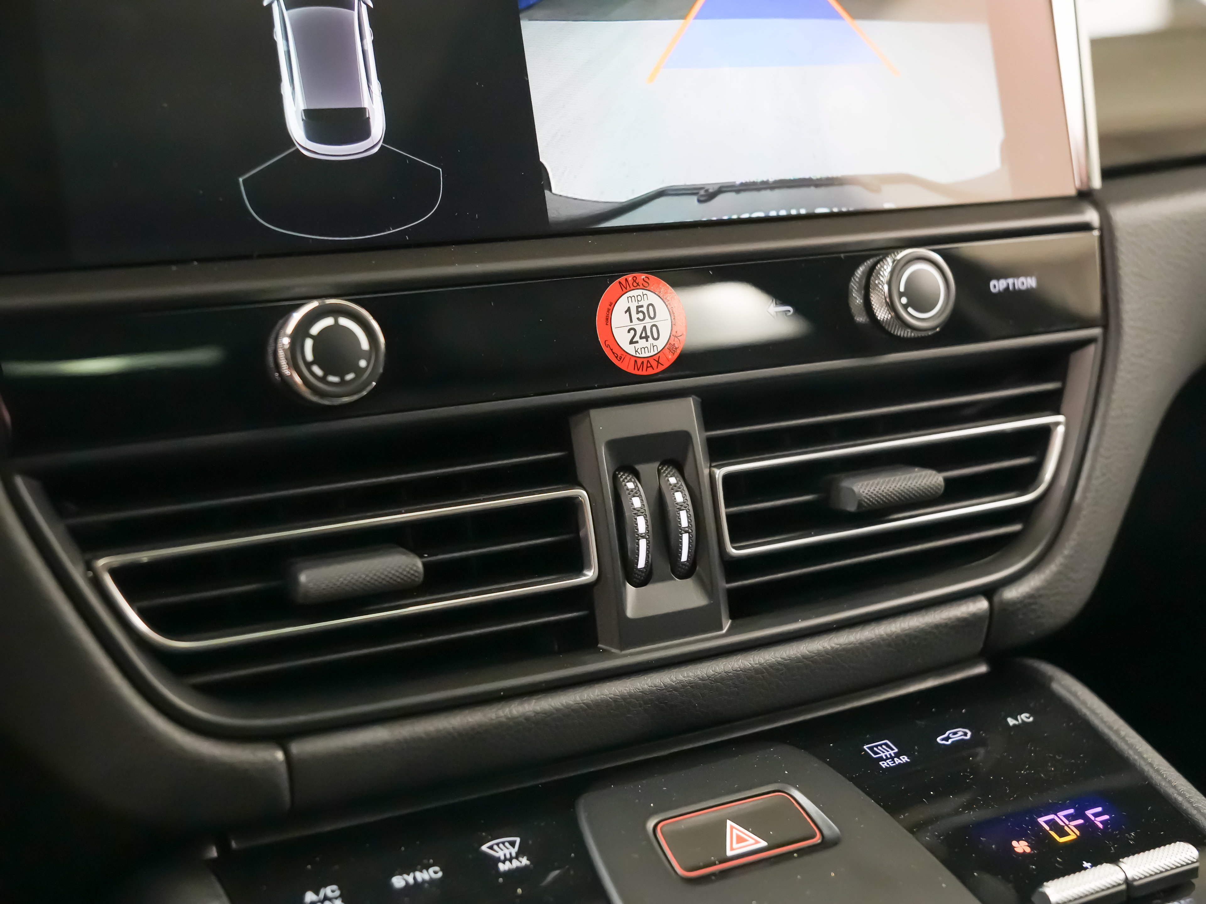 Certified 2026 Porsche Macan AWD/4WD image 32