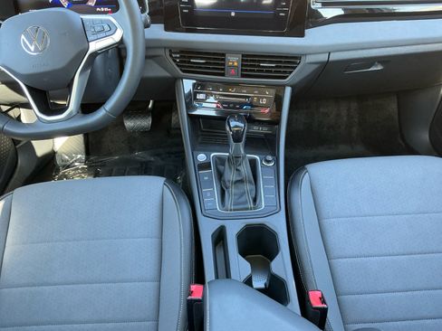 Used 2025 Volkswagen Jetta SE w/ Sunroof Package image 9