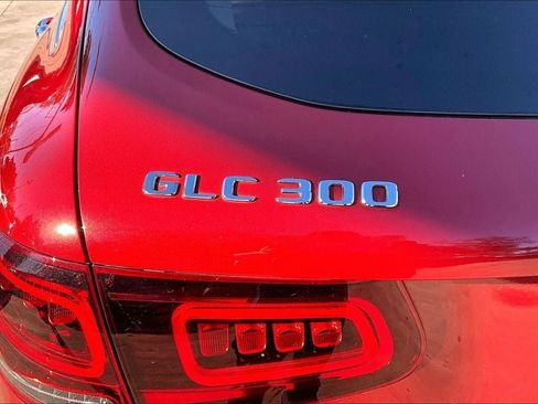 Used 2021 Mercedes-Benz GLC 300 4MATIC w/ Premium Package image 7