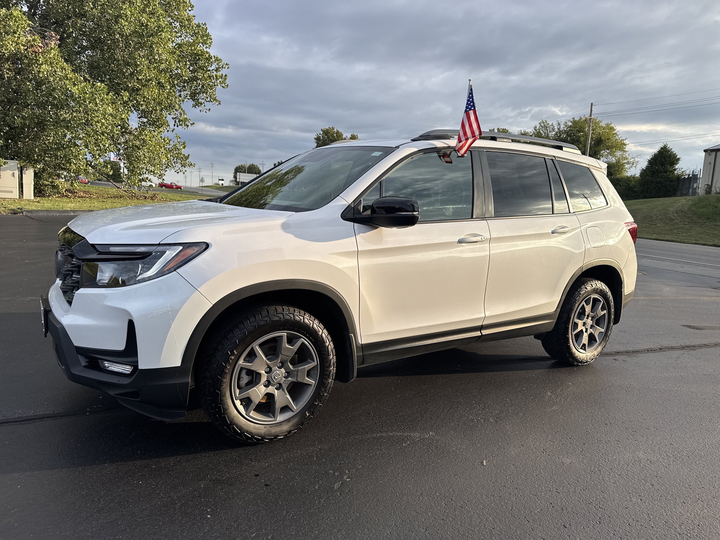 Used 2025 Honda Passport TrailSport image 2