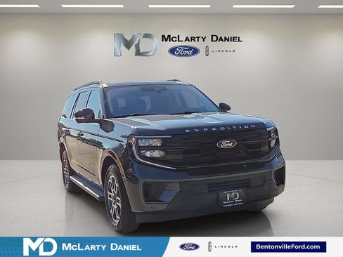 Used 2025 Ford Expedition Active AWD/4WD image 1