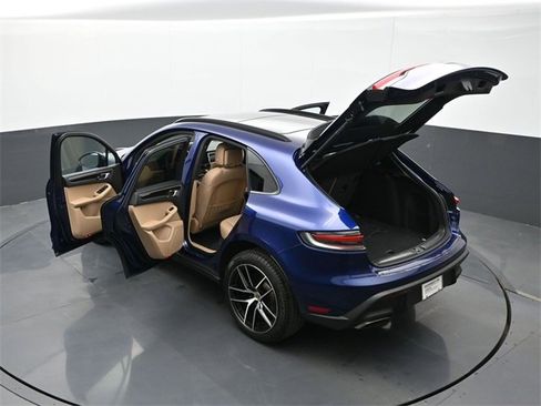 Used 2025 Porsche Macan image 29