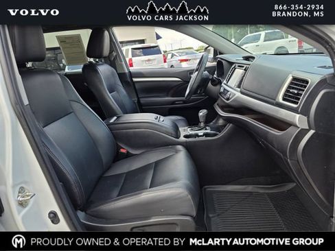 Used 2019 Toyota Highlander XLE FWD image 28