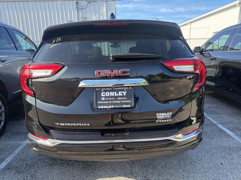 Used 2024 GMC Terrain Denali w/ Denali Premium Package AWD/4WD image 8