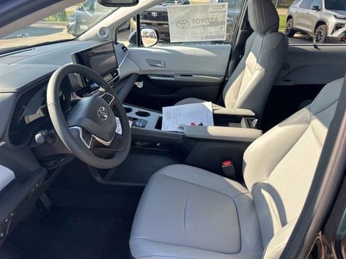 New 2026 Toyota Sienna XLE FWD image 6