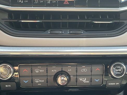 Used 2022 Jeep Compass Limited image 23