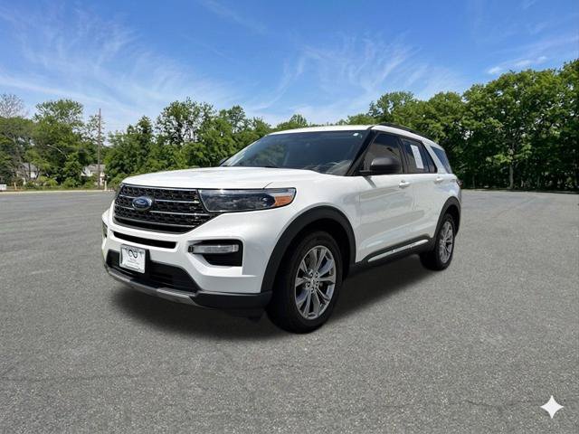 Used 2023 Ford Explorer XLT w/ Equipment Group 202A AWD/4WD image 4
