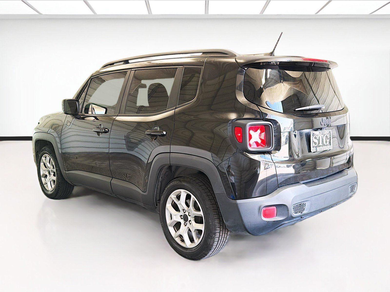 Used 2016 Jeep Renegade Latitude FWD image 6