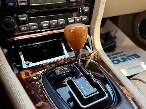 Used 2006 Jaguar XJ Vanden Plas image 17