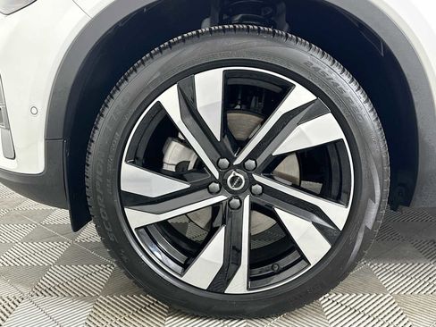 Used 2025 Volvo XC40 B5 Plus w/ Climate Package image 30