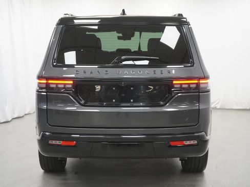 Certified 2025 Jeep Grand Wagoneer Series III w/ Rear Seat Video Group 1 AWD/4WD image 11