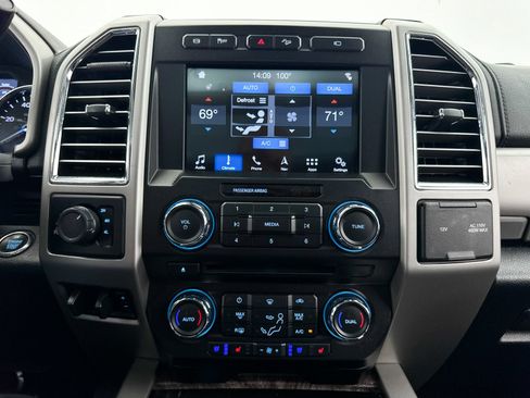 Used 2017 Ford F250 Lariat w/ Lariat Ultimate Package AWD/4WD image 22
