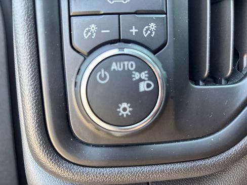 Used 2023 Chevrolet Silverado 1500 Custom image 25