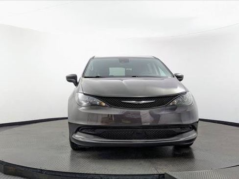 Used 2023 Chrysler Voyager LX FWD image 12