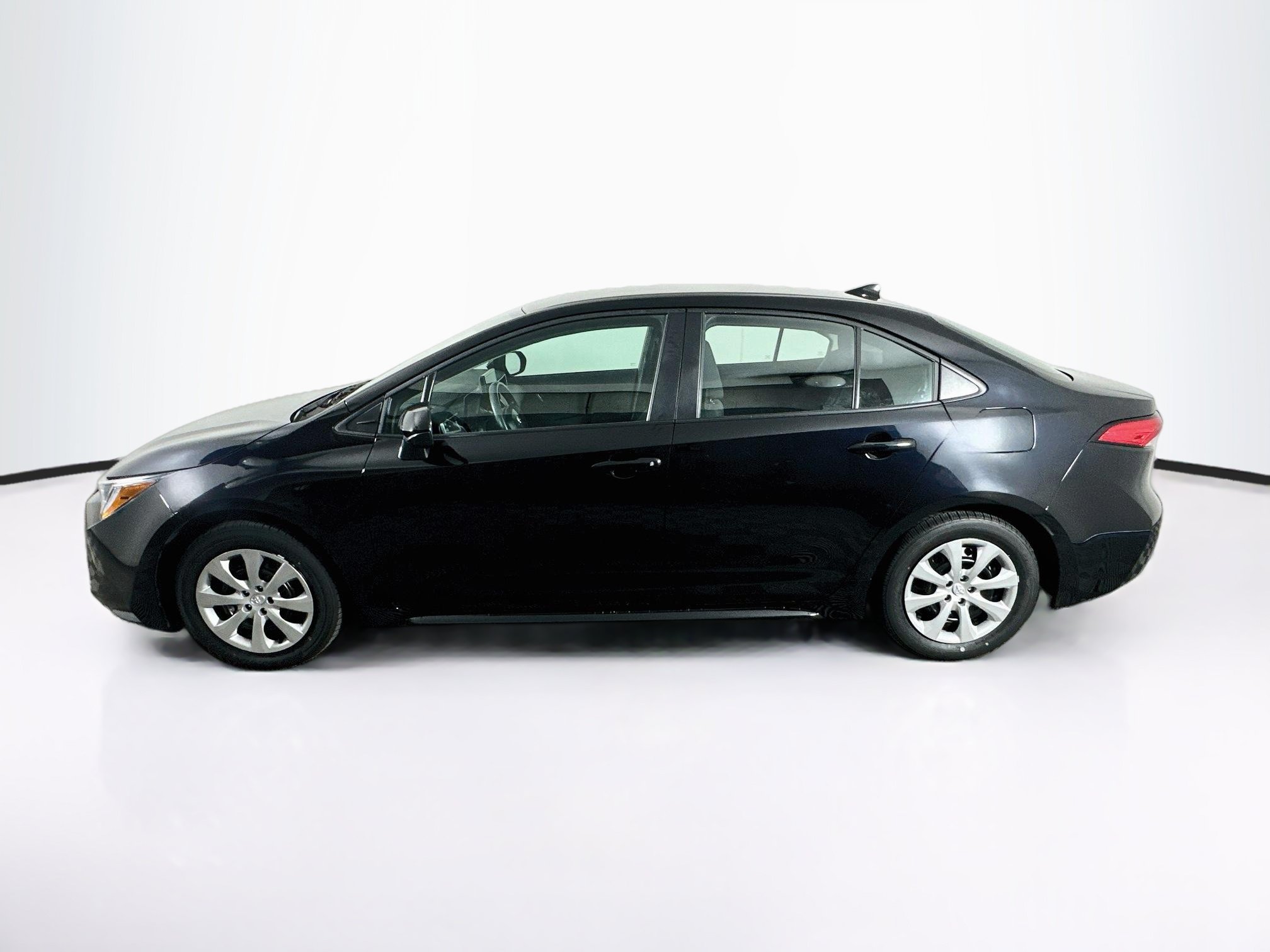 Used 2026 Toyota Corolla LE FWD image 4