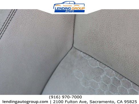 Used 2018 Land Rover Discovery Sport SE image 22