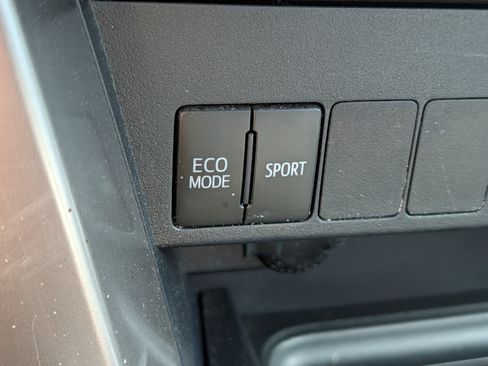 Used 2017 Toyota RAV4 XLE AWD/4WD image 28