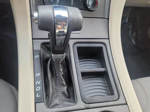 Used 2011 Ford Taurus SE image 12