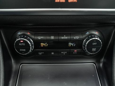 Used 2019 Mercedes-Benz GLA 250 4MATIC image 28