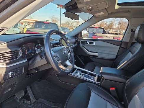 Used 2022 Ford Explorer XLT w/ Equipment Group 202A image 25