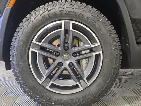 Used 2025 Rivian R1S Adventure AWD/4WD image 9