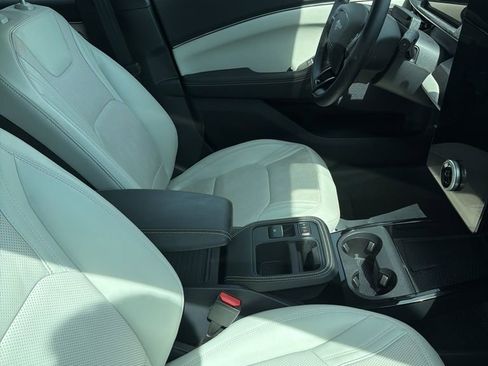 Used 2025 Ford Mustang Mach-E Premium image 10