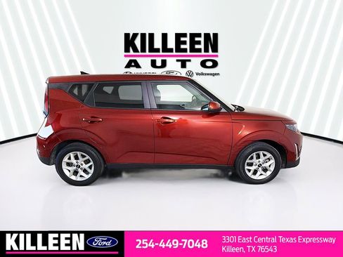 Used 2025 Kia Soul LX w/ LX Technology Package FWD image 9