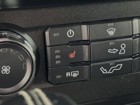Used 2018 Ford F150 XLT w/ Equipment Group 302A Luxury AWD/4WD image 16