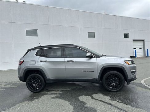 Used 2018 Jeep Compass Limited w/ Navigation Group image 6